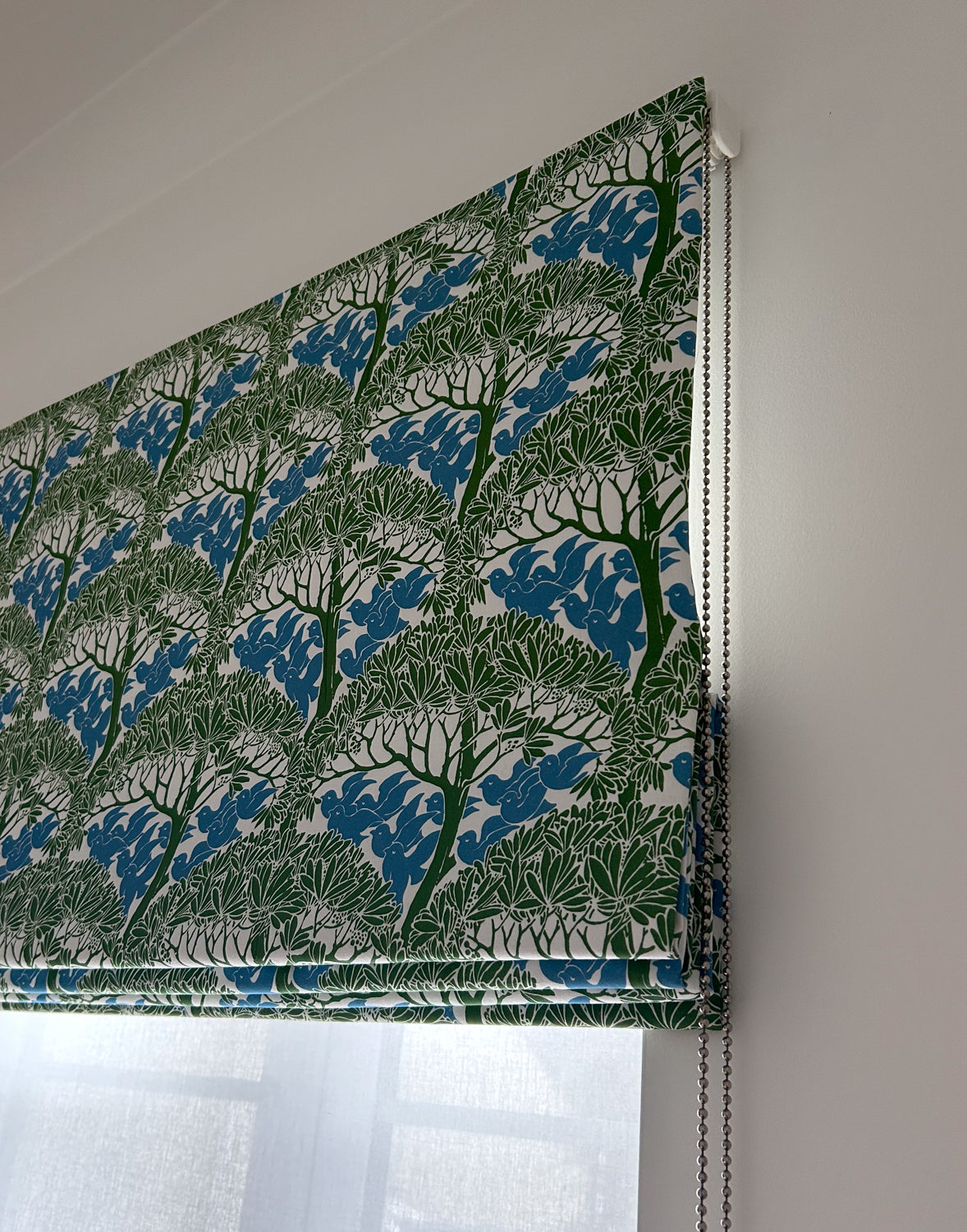 Made-to-measure Roman blind in green and blue botanical fabric