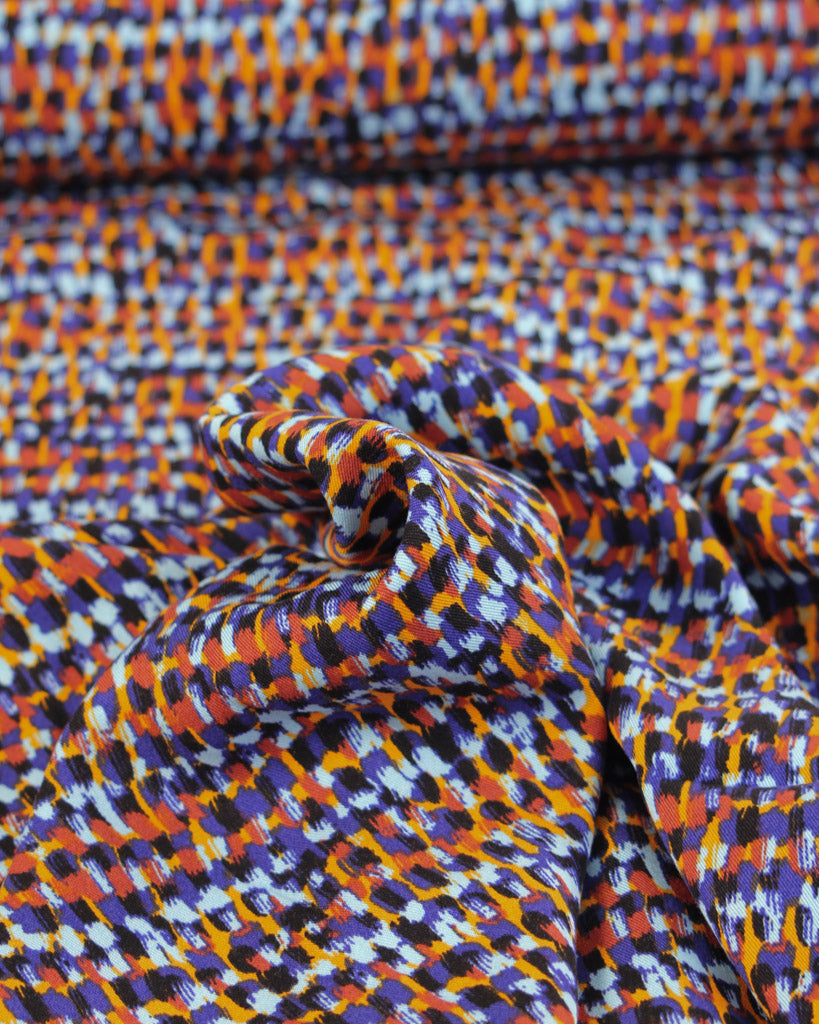 Multicolored viscose twill fabric with a geometric pattern