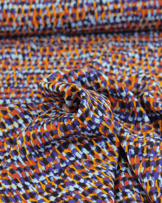 Multicolored viscose twill fabric with a geometric pattern