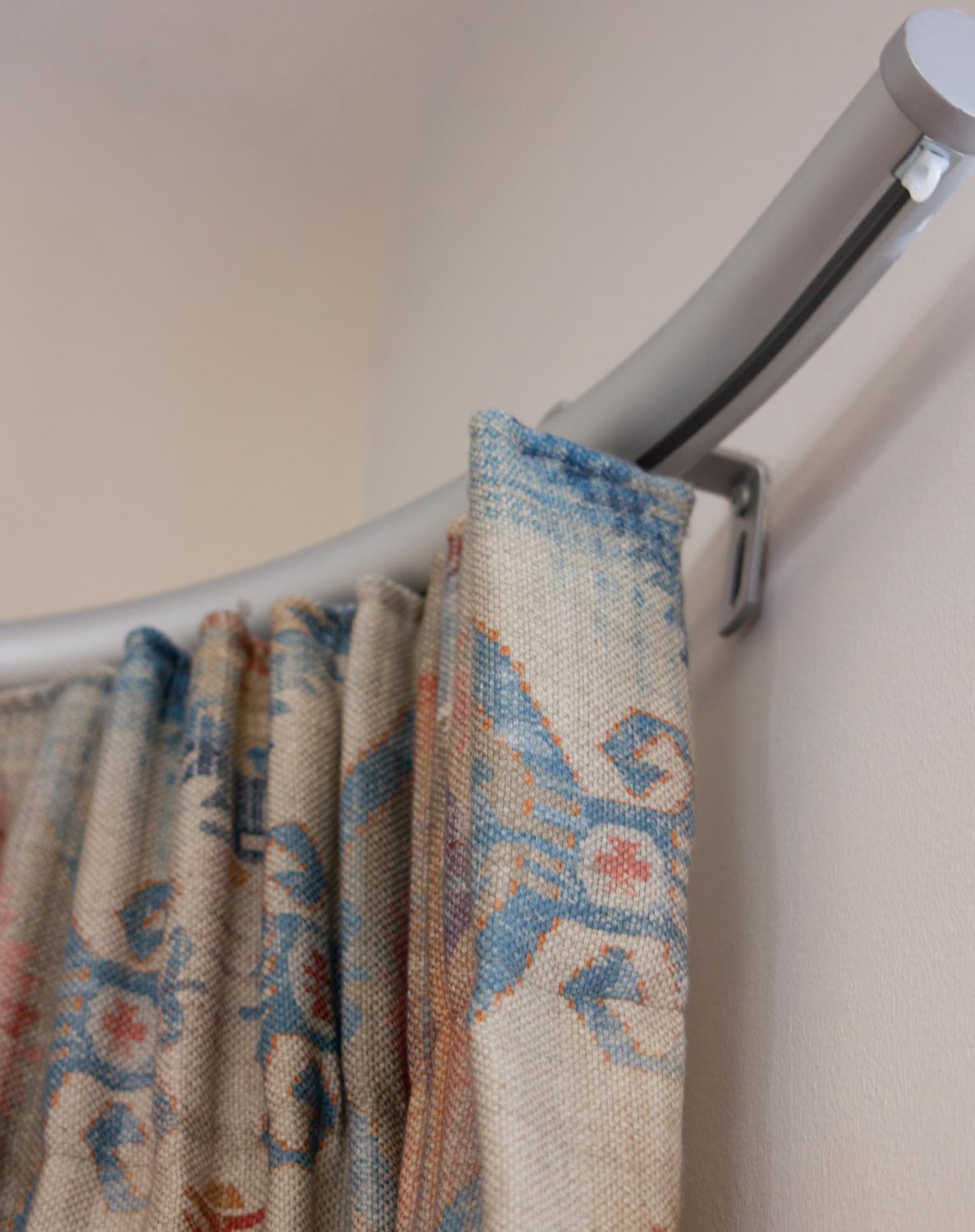 Made-to-measure curtain tracks in Cornwall project image