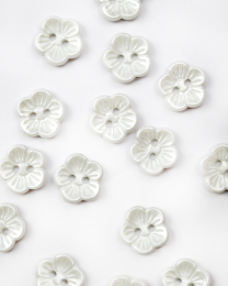 Button - Petit Fleur White - 14mm